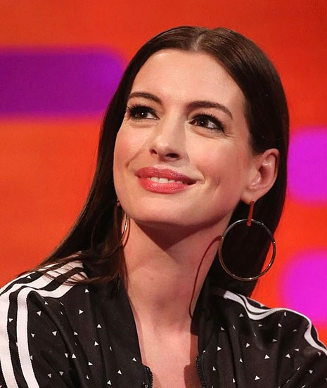 Sarah is the personal makeup artist to Anne Hathaway on The Graham Norton Show